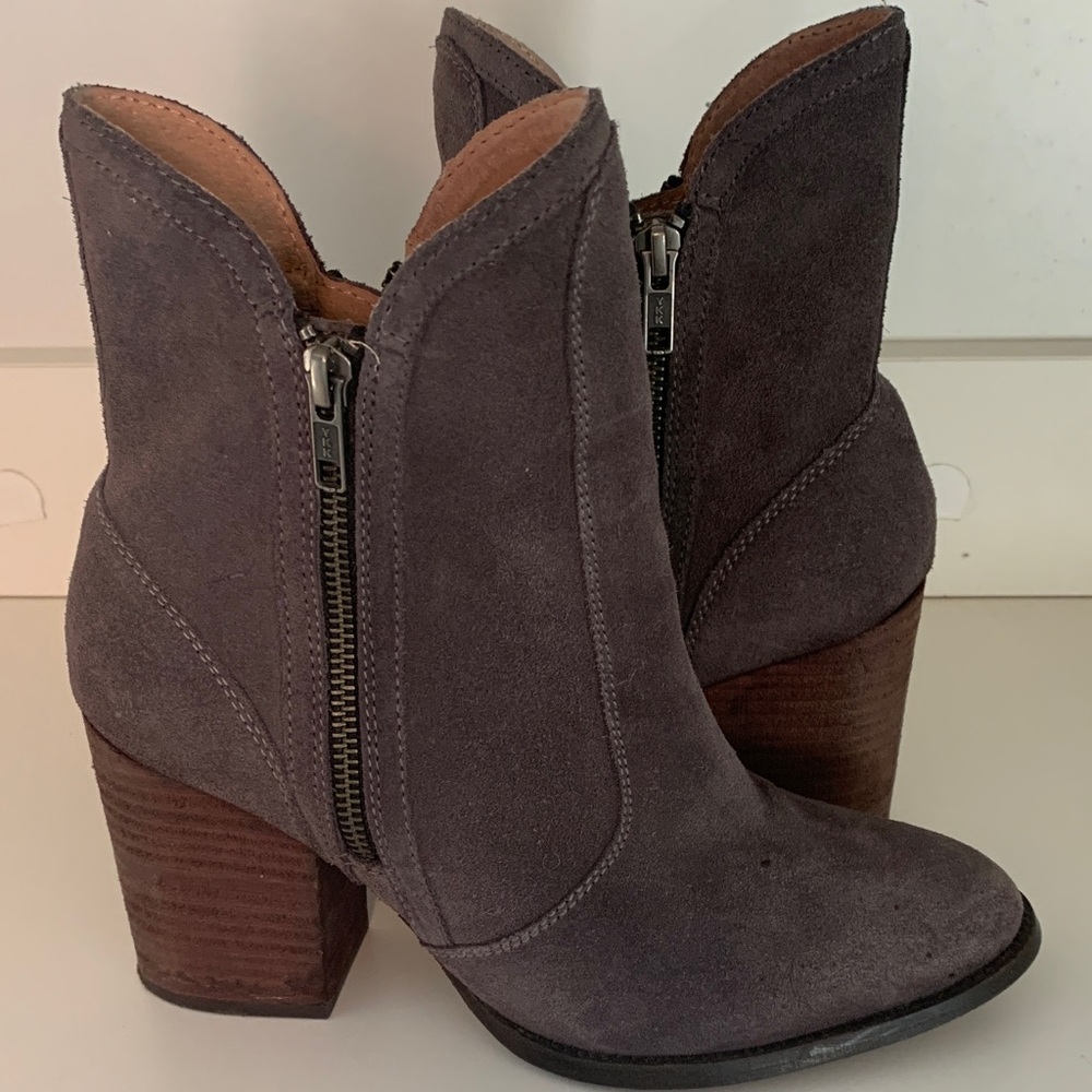 Seychelles Stylish Gray Suede-like Ankle Boots